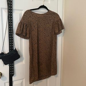 Black and brown dress perfect for FALL🎃🍂🍁 fits as a small- tag says XS.